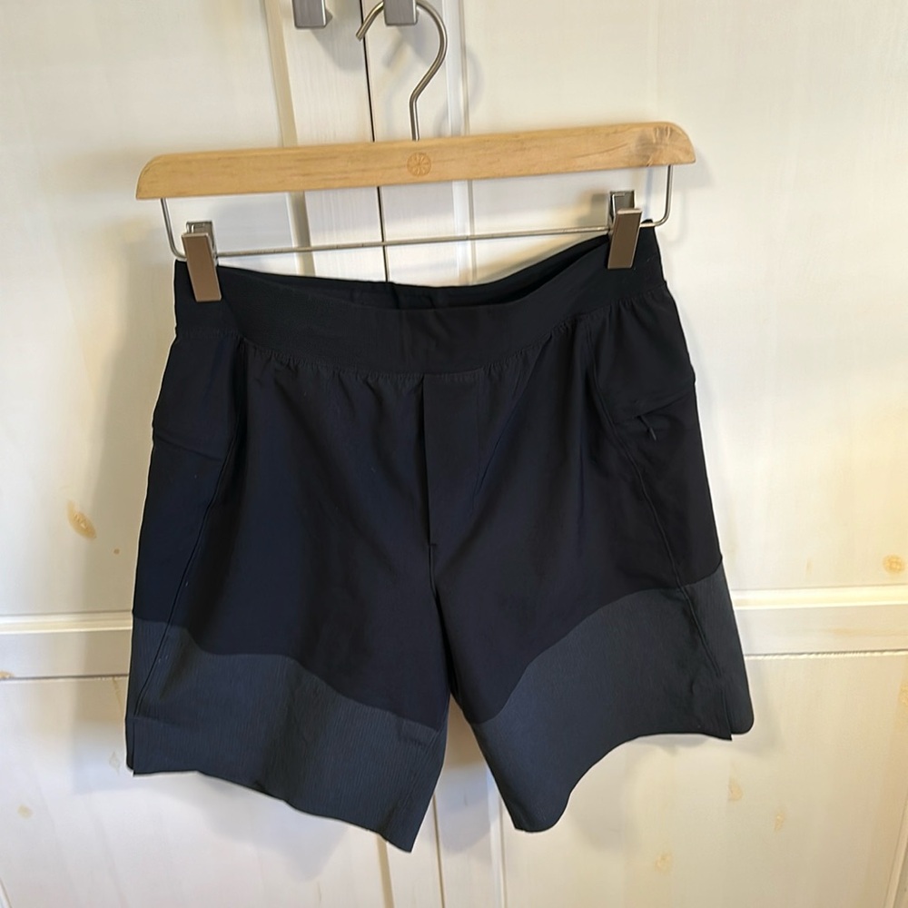 Lululemon Men’s Small Train To Beach Two-tone Black 8" Inseam Lined